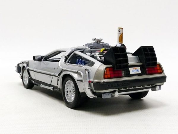 DeLorean Back to the Future II (voo)- Escala 1:24 - Image 2